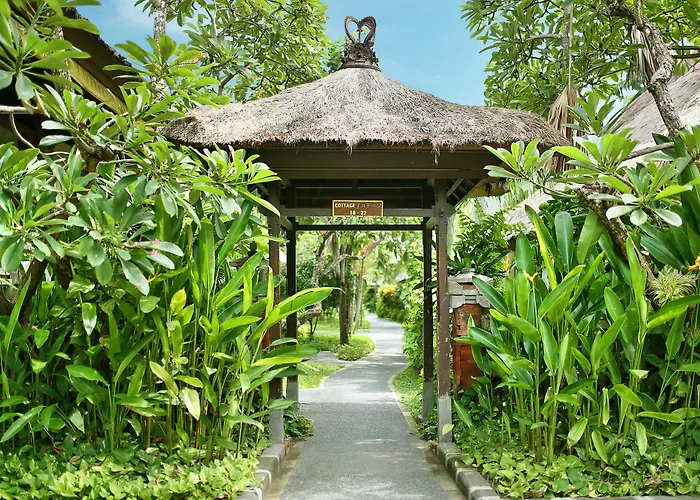 Отель Legian Beach Villas 3*